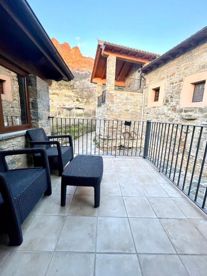 Apartamentos Bajo Pena Apartamentos Sanlorien El Pueyo de Araguás Exterior foto